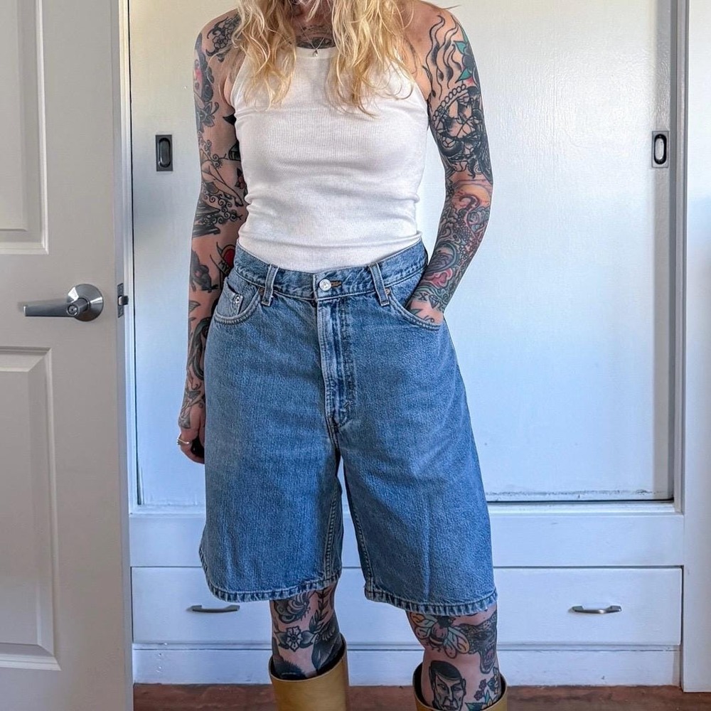 Vintage Y2K Levi's 550 denim shorts - Picture 2 of 8